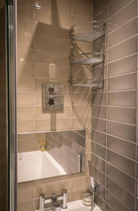 Luxury Modern Apt With Parking On Leigh Broadway公寓 外观 照片