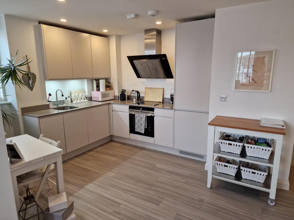 Luxury Modern Apt With Parking On Leigh Broadway公寓 外观 照片
