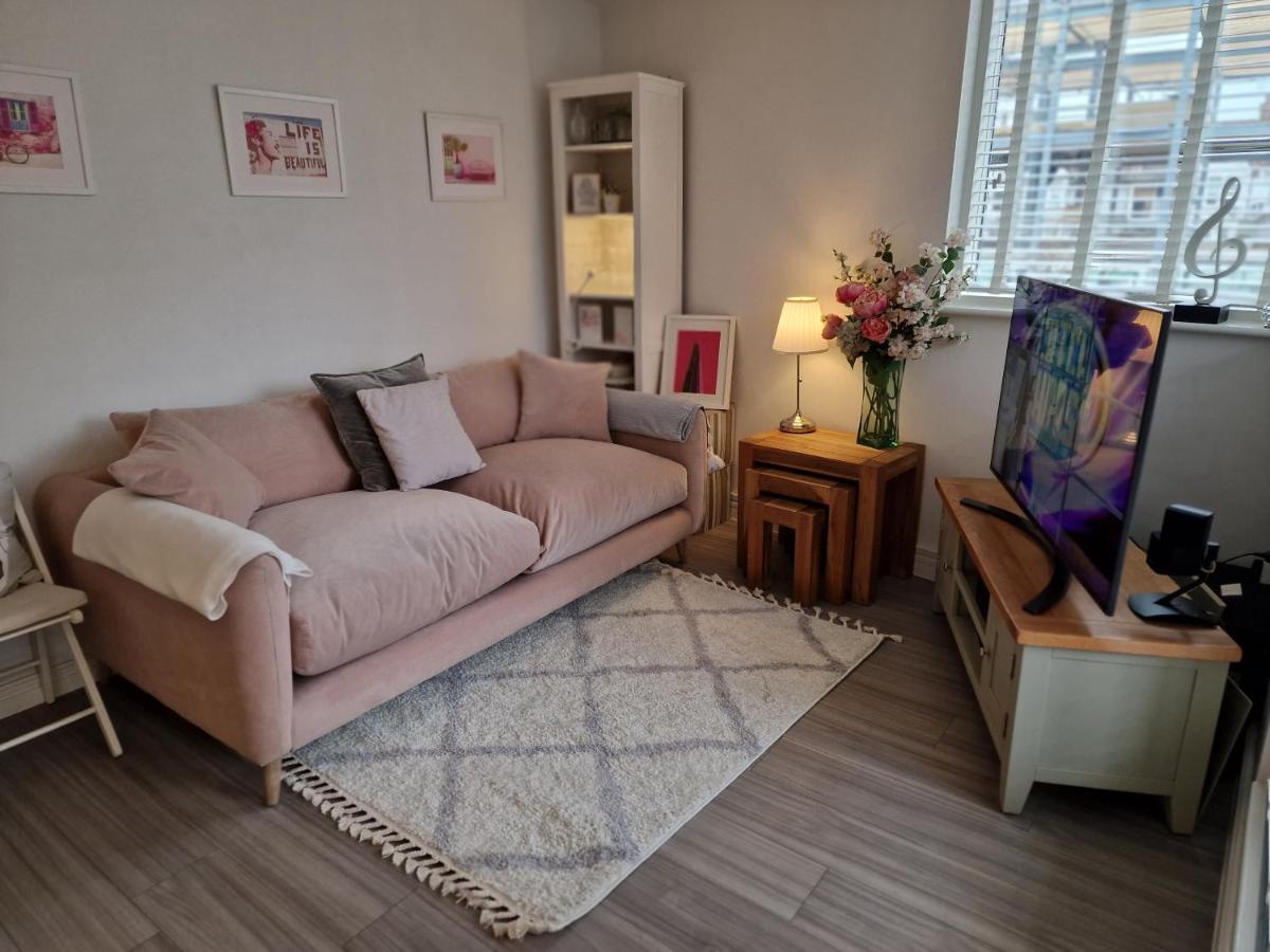 Luxury Modern Apt With Parking On Leigh Broadway公寓 外观 照片