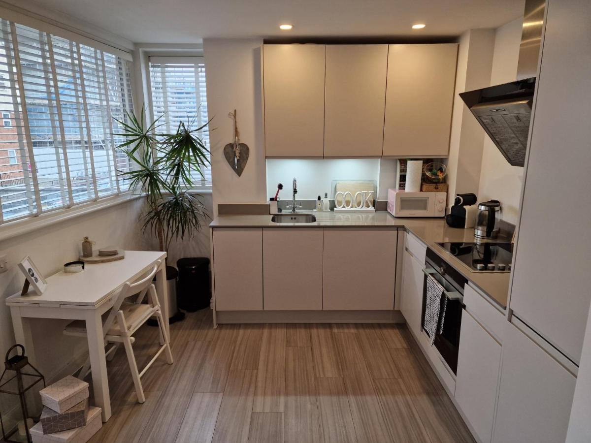 Luxury Modern Apt With Parking On Leigh Broadway公寓 外观 照片