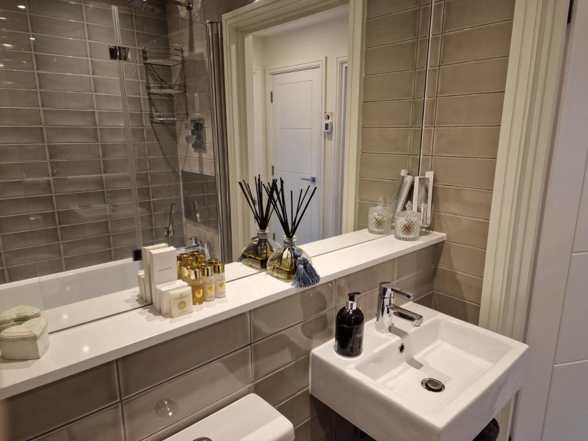 Luxury Modern Apt With Parking On Leigh Broadway公寓 外观 照片