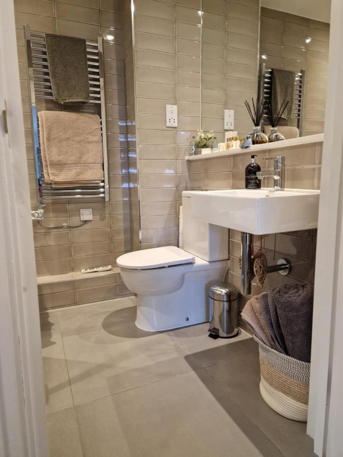Luxury Modern Apt With Parking On Leigh Broadway公寓 外观 照片